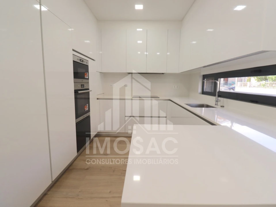 Moradia T4 para Venda em Loures Foto 8