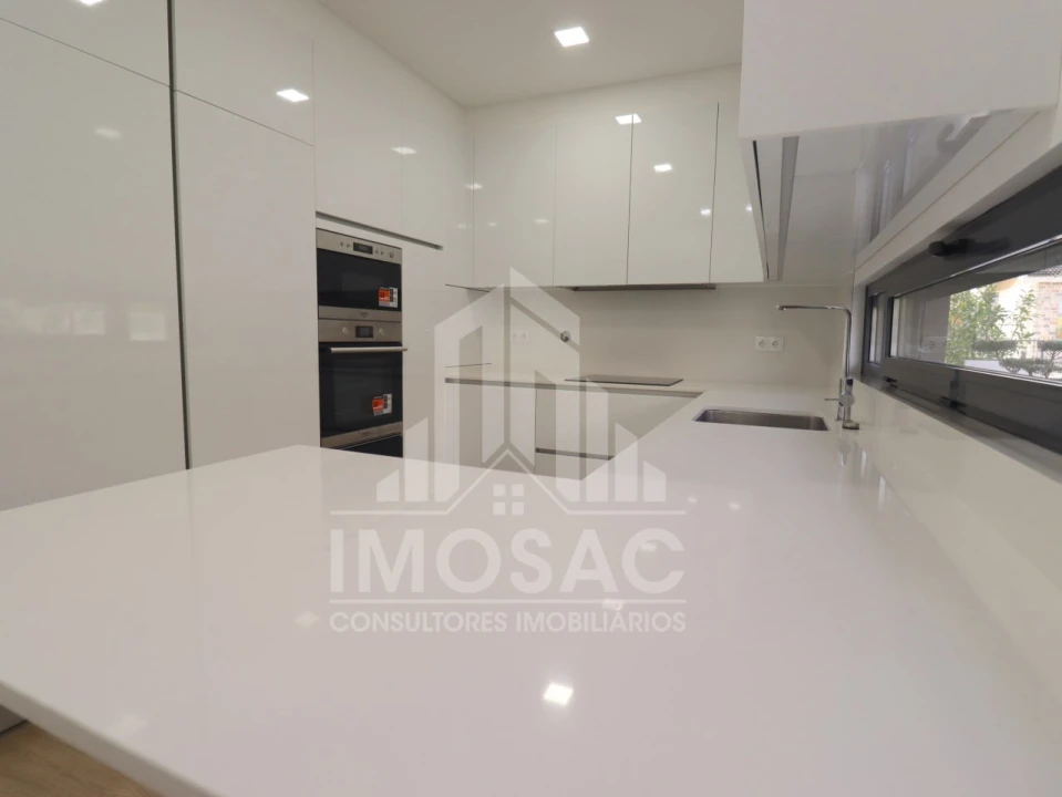 Moradia T4 para Venda em Loures Foto 11