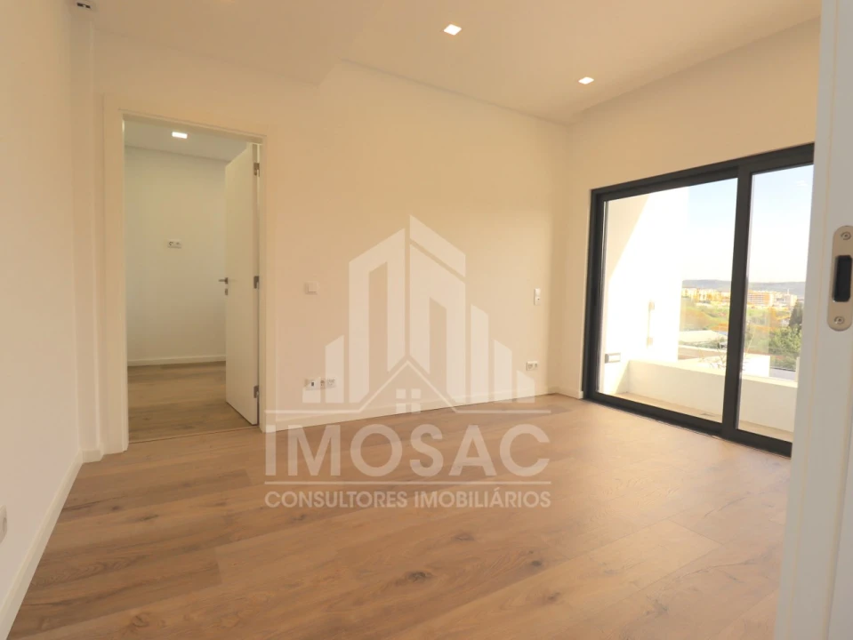 Moradia T4 para Venda em Loures Foto 12