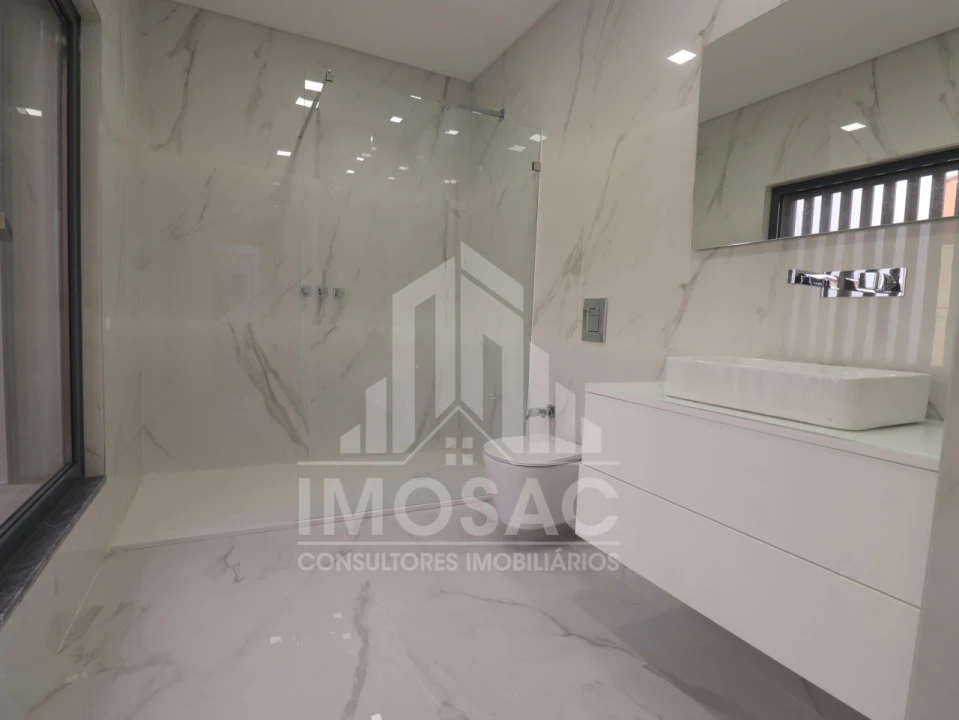 Moradia T4 para Venda em Loures Foto 13