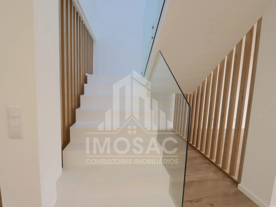 Moradia T4 para Venda em Loures Foto 21
