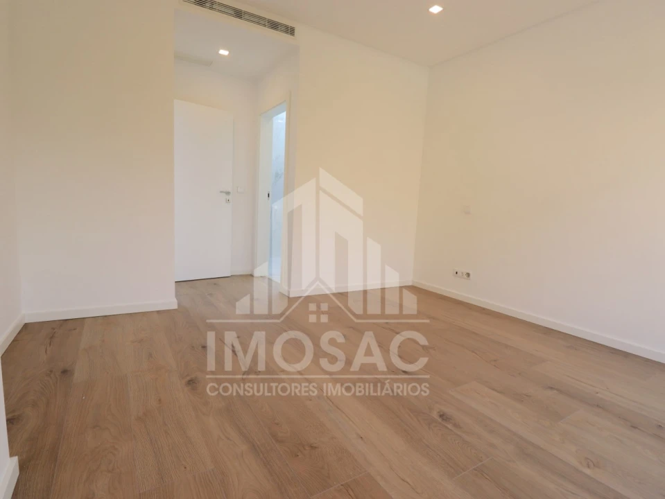 Moradia T4 para Venda em Loures Foto 29
