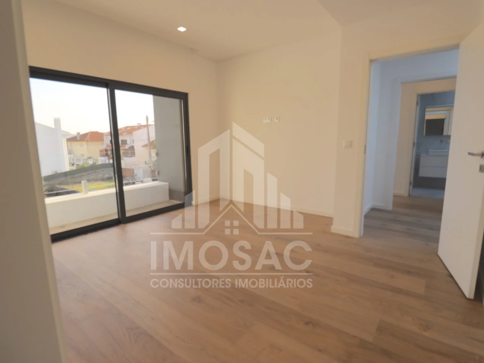 Moradia T4 para Venda em Loures Foto 39