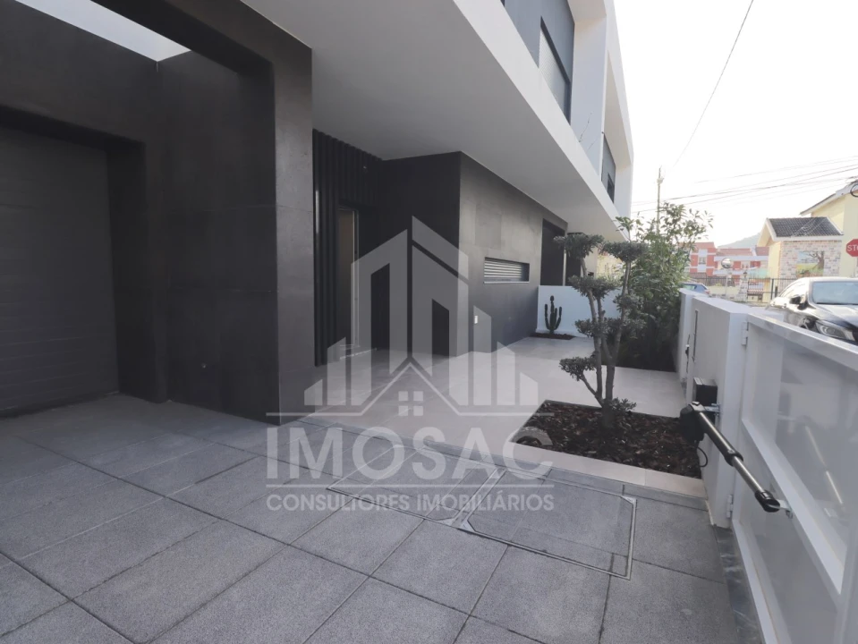 Moradia T4 para Venda em Loures Foto 49