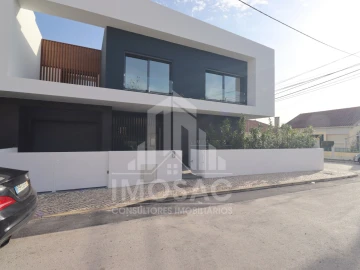 Moradia T4 para Venda em Loures