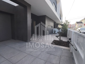 Moradia T4 para Venda em Loures