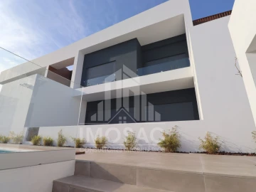 Moradia T4 para Venda em Loures