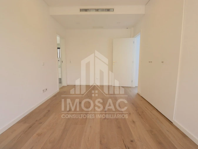 Moradia T4 para Venda em Loures Foto 4