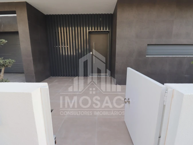 Moradia T4 para Venda em Loures Foto 6
