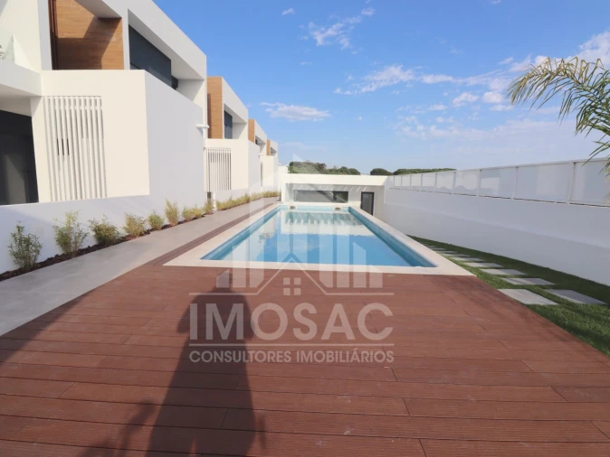 Moradia T4 para Venda em Loures Foto 14