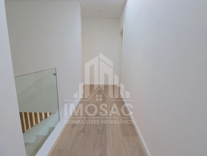Moradia T4 para Venda em Loures Foto 23