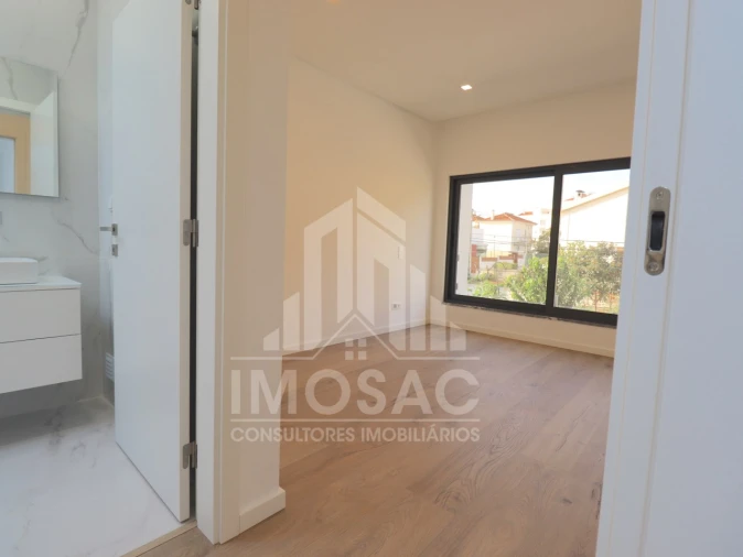Moradia T4 para Venda em Loures Foto 28