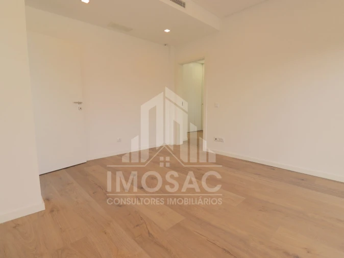 Moradia T4 para Venda em Loures Foto 31
