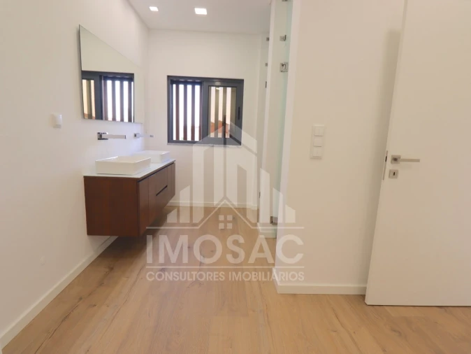 Moradia T4 para Venda em Loures Foto 35