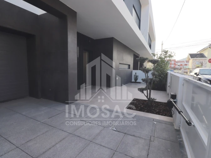 Moradia T4 para Venda em Loures Foto 49