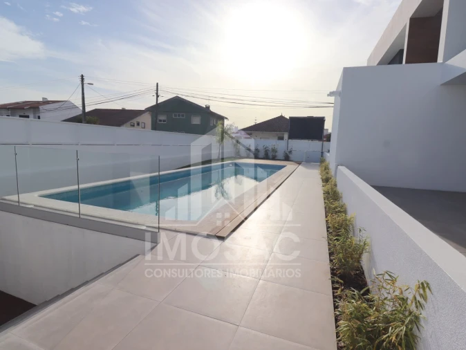 Moradia T4 para Venda em Loures Foto 51
