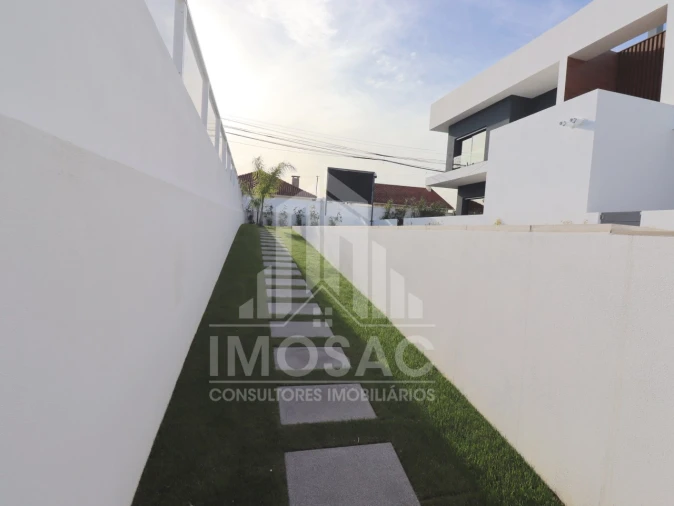 Moradia T4 para Venda em Loures Foto 54