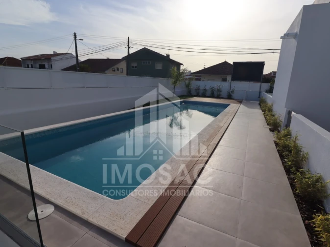 Moradia T4 para Venda em Loures Foto 57