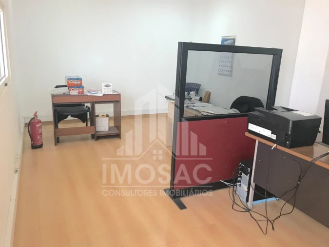 Armazém para Venda em Ramada e Caneças Foto 2