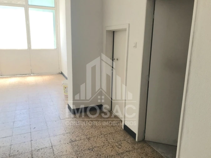 Armazém para Venda em Ramada e Caneças Foto 7