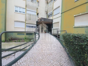 Apartamento T3 para Venda em Santo António dos Cavaleiros e Frielas