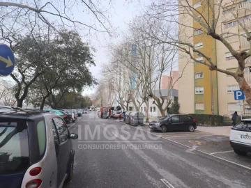 Apartamento T3 para Venda em Santo António dos Cavaleiros e Frielas