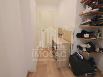 Apartamento T3 para Venda em Santo António dos Cavaleiros e Frielas