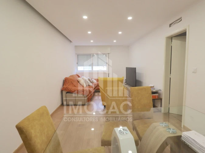 Apartamento T3 para Venda em Santo António dos Cavaleiros e Frielas Foto 2