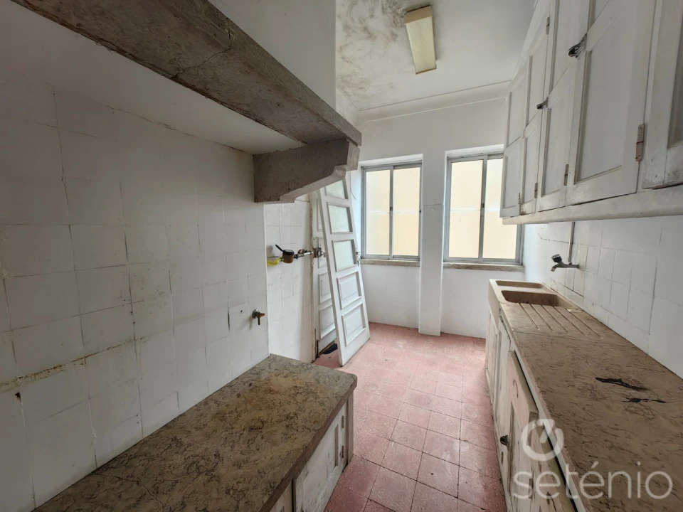 Apartamento T1 para Venda em Campolide Foto 9