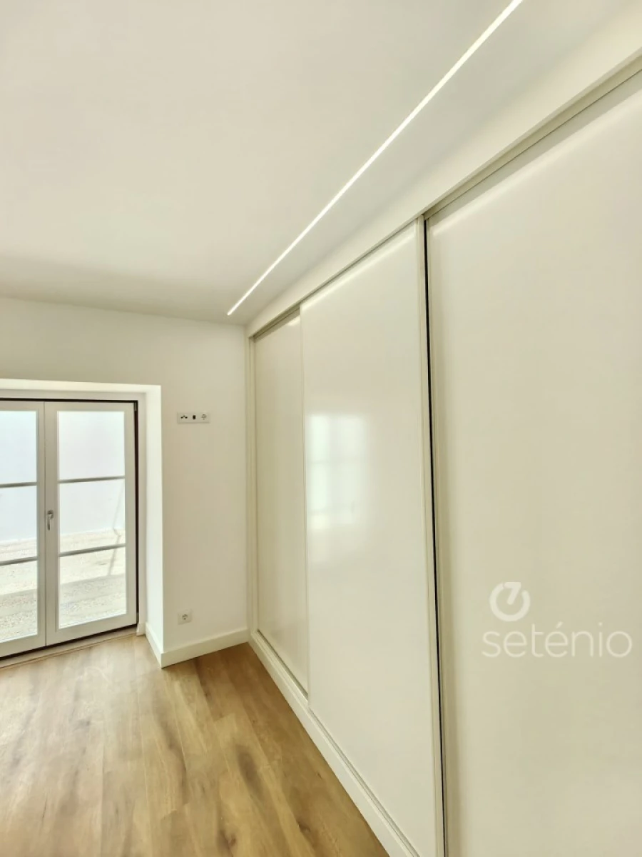 Apartamento T1 para Venda em Santo António Foto 12