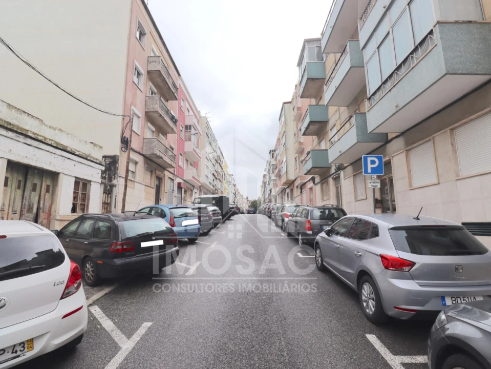Apartamento T2 para Venda em São Domingos de Benfica Foto 9