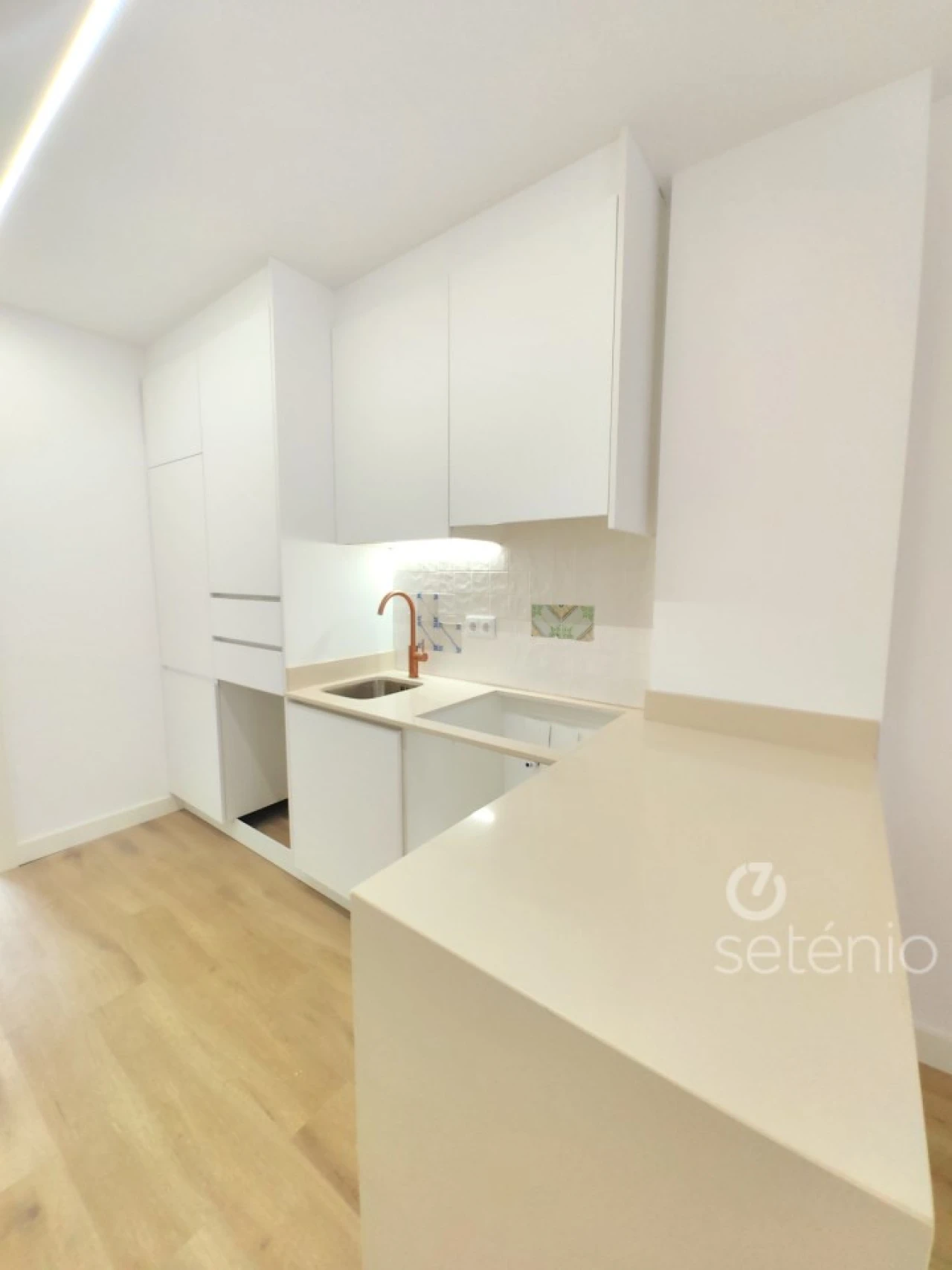 Apartamento T1 para Venda em Santo António Foto 3