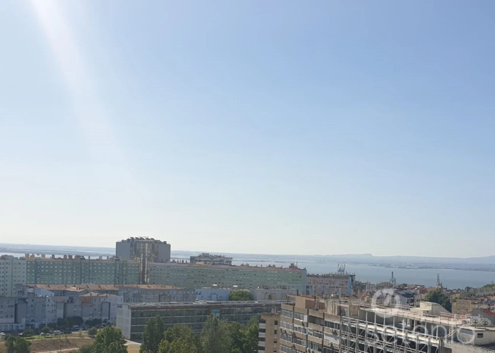 Apartamento T3 para Venda em Areeiro Foto 12