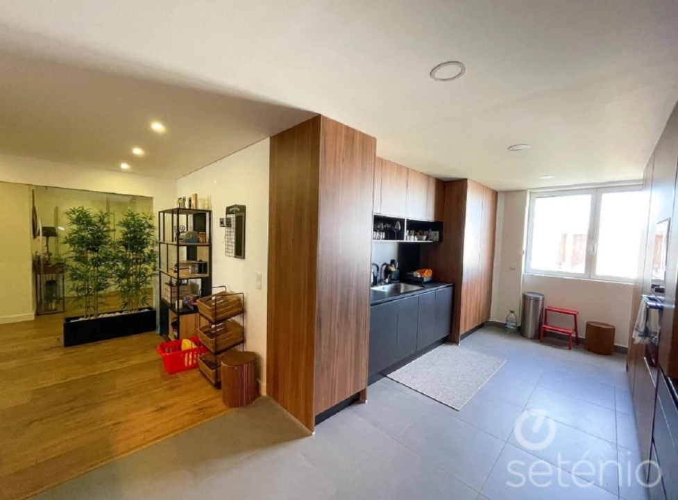 Apartamento T3 para Venda em Areeiro Foto 3