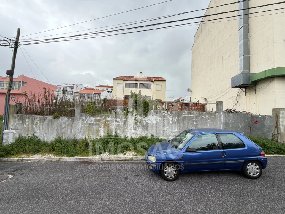 Terreno para Venda em Pontinha e Famões Foto 1