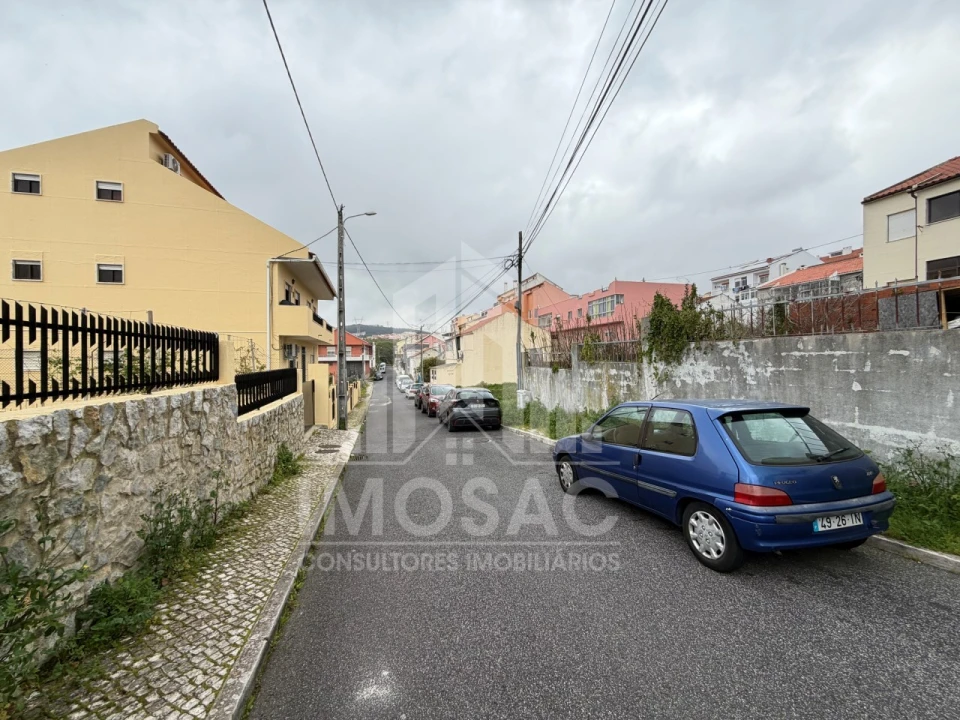 Terreno para Venda em Pontinha e Famões Foto 5