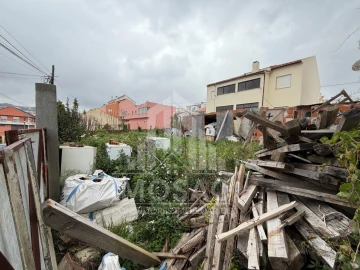 Terreno para Venda em Pontinha e Famões