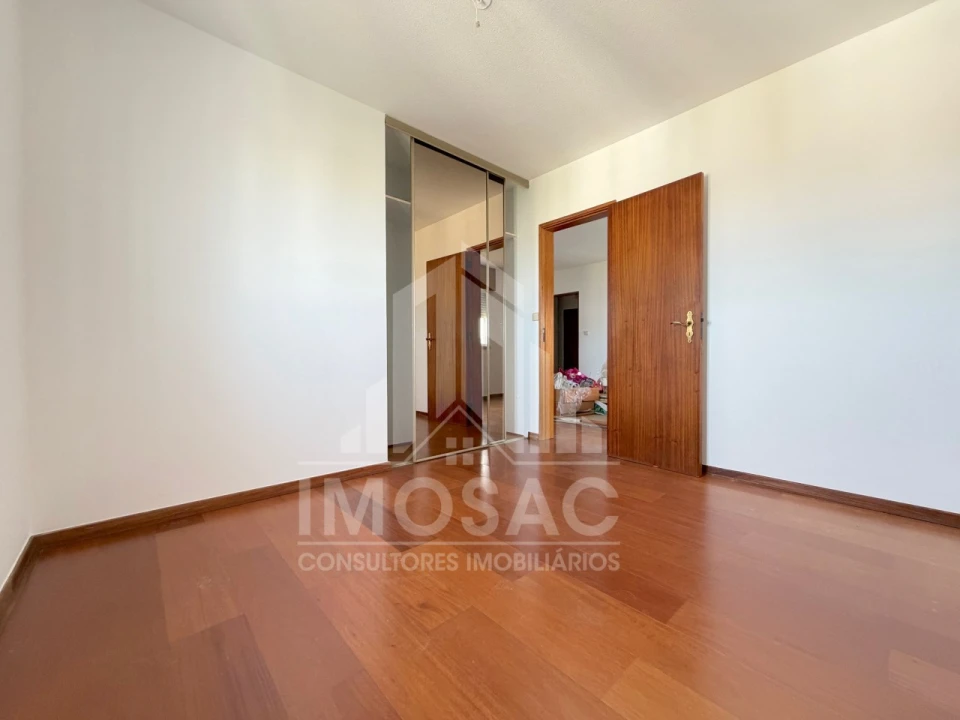 Apartamento T2 para Venda em Loures Foto 4