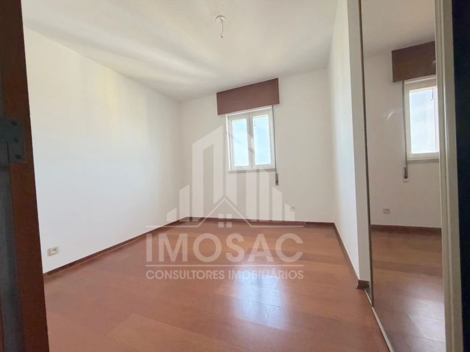 Apartamento T2 para Venda em Loures Foto 8