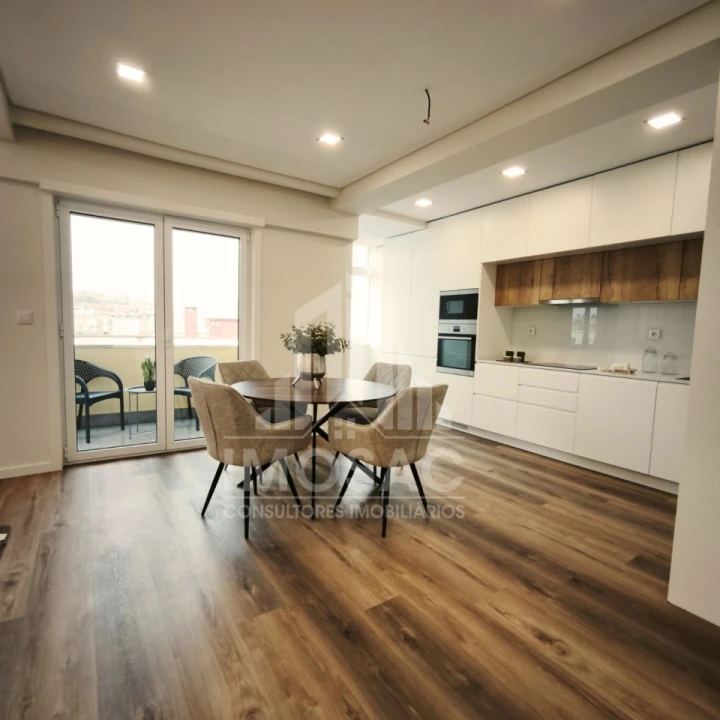 Apartamento T3 para Venda em Benfica Foto 1