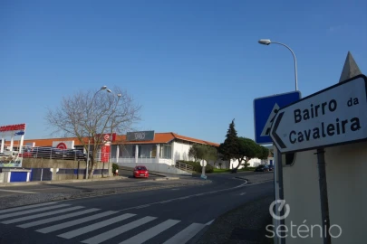 Terreno para Venda em Algueirão-Mem Martins
