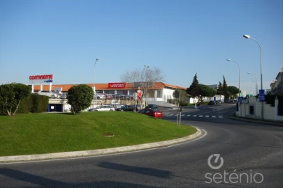 Terreno para Venda em Algueirão-Mem Martins