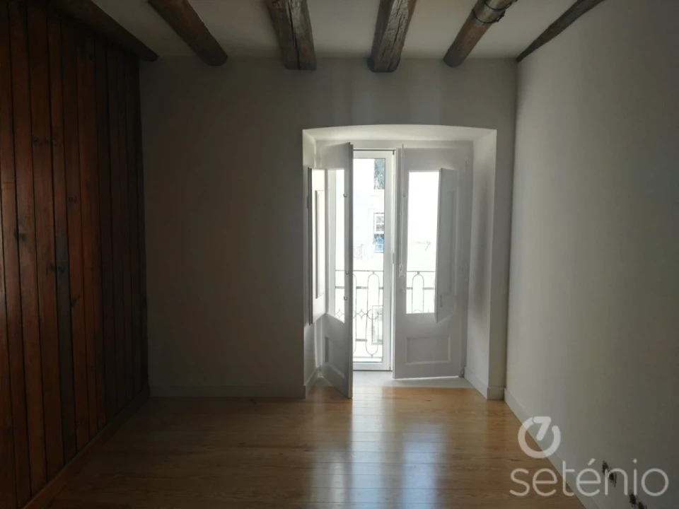 Apartamento T1 para Venda em Santa Maria Maior Foto 1