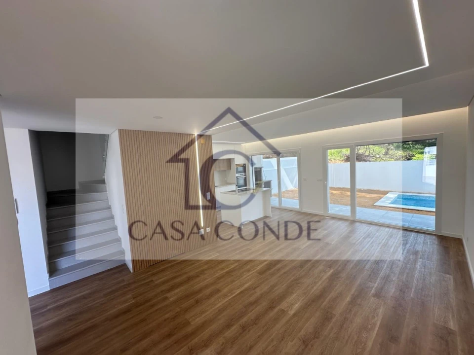 Moradia T4 para Venda em Fernao Ferro Foto 3