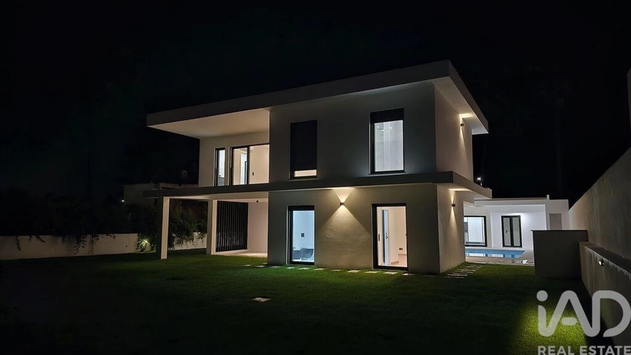 Moradia T4 para Venda em Corroios Foto 27