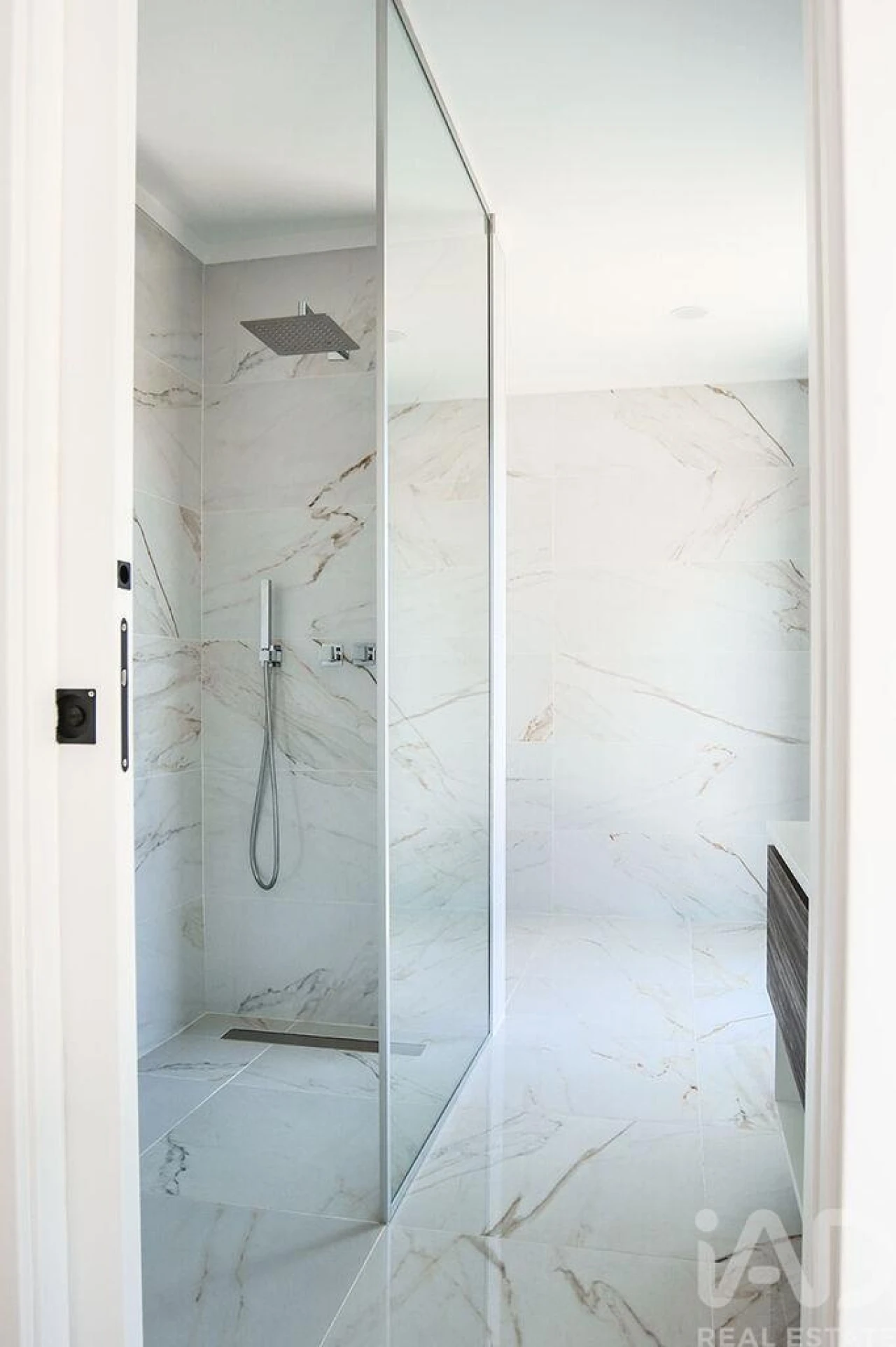 Moradia T4 para Venda em Corroios Foto 13