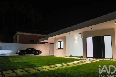 Moradia T4 para Venda em Corroios