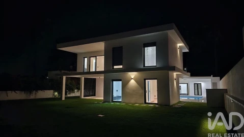 Moradia T4 para Venda em Corroios