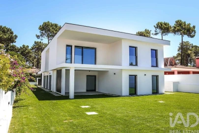 Moradia T4 para Venda em Corroios