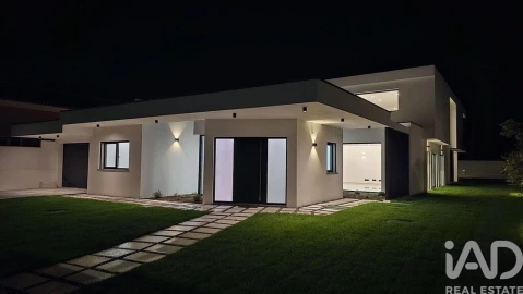 Moradia T4 para Venda em Corroios